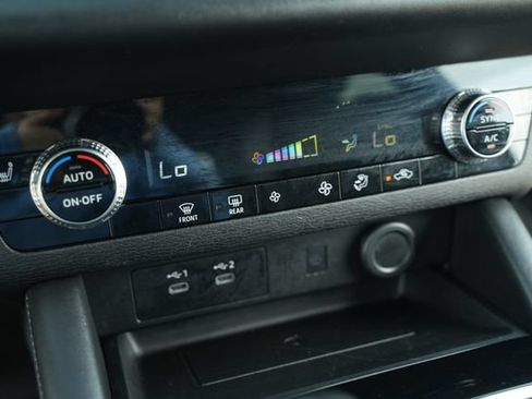 Used 2025 Mitsubishi Outlander SE FWD image 33