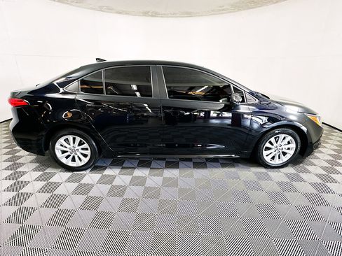 Used 2023 Toyota Corolla LE w/ LE Convenience Package FWD image 2
