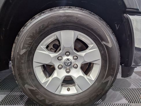 Used 2025 RAM 1500 Big Horn AWD/4WD image 6