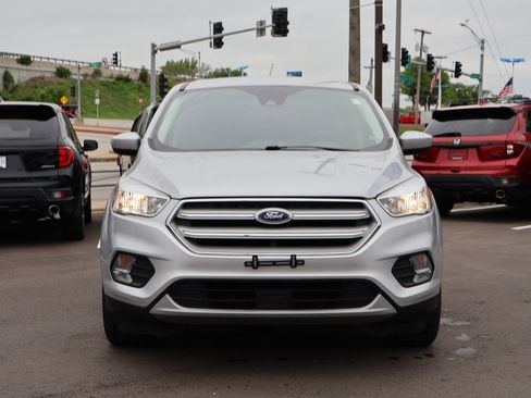 Used 2019 Ford Escape SE FWD image 2