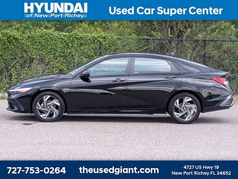 Certified 2025 Hyundai Elantra Sport FWD image 2