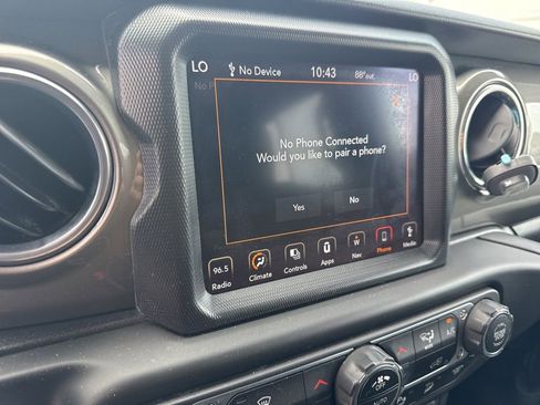 Used 2018 Jeep Wrangler Unlimited Sahara AWD/4WD image 8