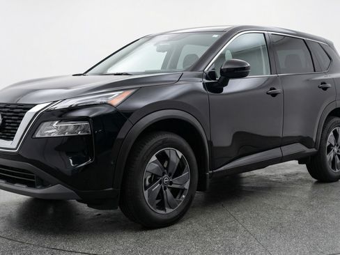 Used 2025 Nissan Rogue SV AWD/4WD image 3