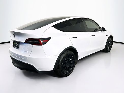 Used 2024 Tesla Model Y Long Range image 9