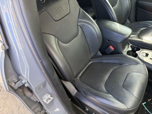 Certified 2021 Jeep Cherokee Latitude Lux w/ Comfort/Convenience Group image 27