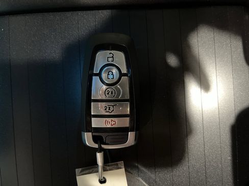 Used 2025 Ford Expedition Platinum image 35