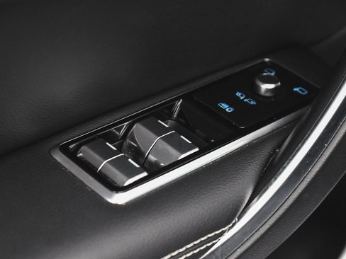 Used 2023 Jaguar XF R-Dynamic SE image 9