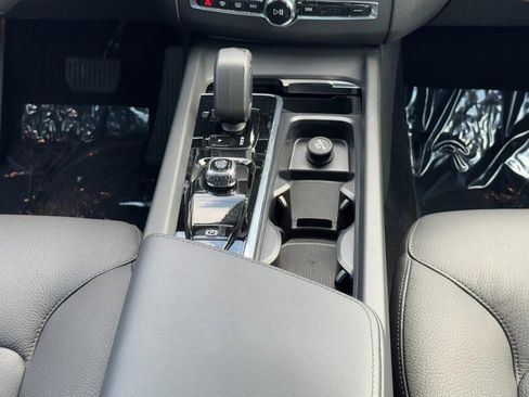 Certified 2025 Volvo XC60 B5 Plus image 15