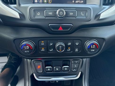 Used 2021 GMC Terrain SLE w/ Driver Convenience Package AWD/4WD image 16