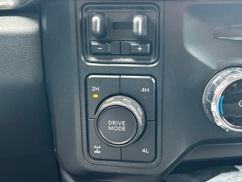 Used 2024 Ford F250 Lariat w/ Sport Appearance Package AWD/4WD image 32