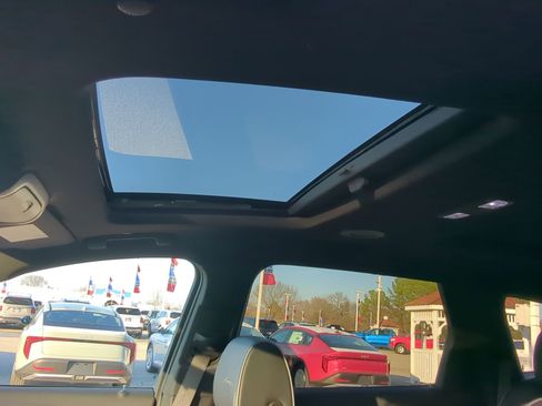 Used 2024 Buick Enclave Avenir w/ Avenir Technology Package image 22