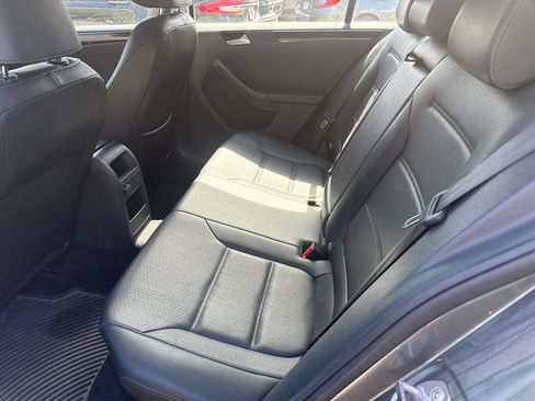 Used 2017 Volkswagen Jetta SEL FWD image 10