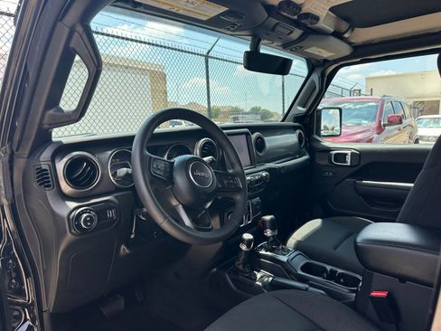 Used 2022 Jeep Gladiator Sport AWD/4WD image 5