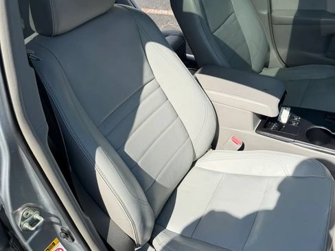 Used 2016 Toyota Camry XLE w/ Moonroof Package FWD image 17