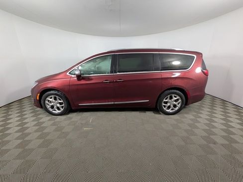 Used 2019 Chrysler Pacifica Limited image 19