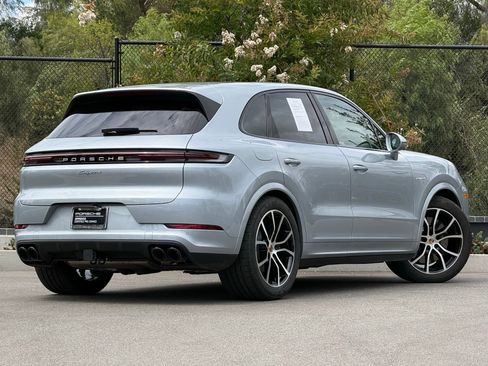 Used 2026 Porsche Cayenne E-Hybrid AWD/4WD image 7