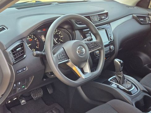 Used 2020 Nissan Rogue Sport S image 9