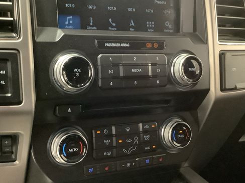 Used 2018 Ford F250 Platinum w/ Platinum Ultimate Package AWD/4WD image 18