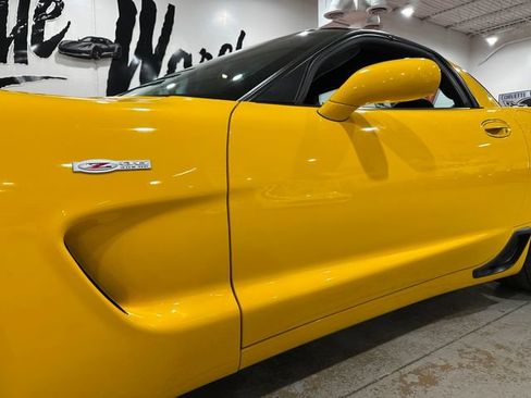 Used 2004 Chevrolet Corvette Z06 w/ Memory Package RWD image 18