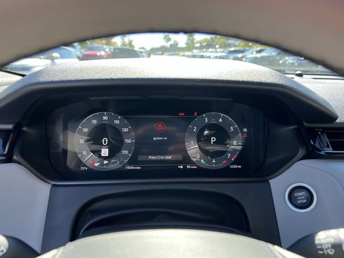 Certified 2024 Land Rover Range Rover Velar Dynamic SE image 23