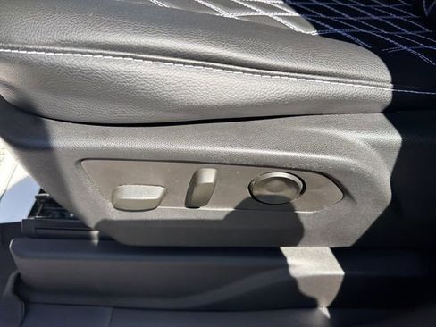 Used 2021 GMC Yukon SLE image 16