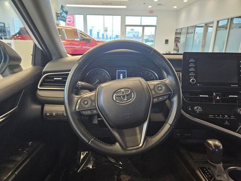 Used 2022 Toyota Camry SE image 17