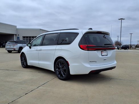 New 2026 Chrysler Pacifica Select w/ S Appearance Package FWD image 29
