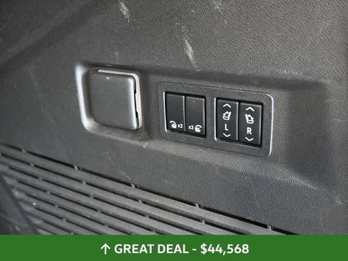 Used 2021 GMC Yukon Denali w/ Denali Premium Package image 25