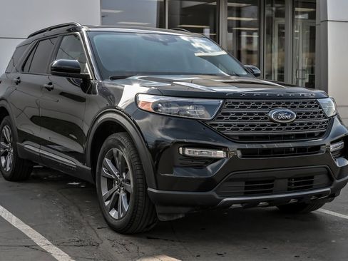 Used 2023 Ford Explorer XLT w/ Equipment Group 202A image 10