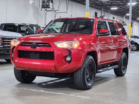 Used 2022 Toyota 4Runner SR5 Premium w/ Moonroof Package AWD/4WD image 4