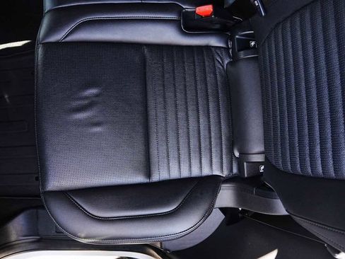 Used 2023 Land Rover Discovery Sport S image 13