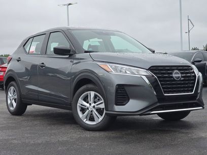 New 2025 Nissan Kicks Play S