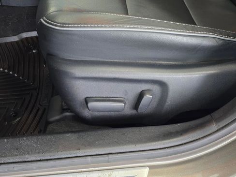 Used 2017 Toyota Corolla XLE w/ Carpet Mat Package (TMS) image 23