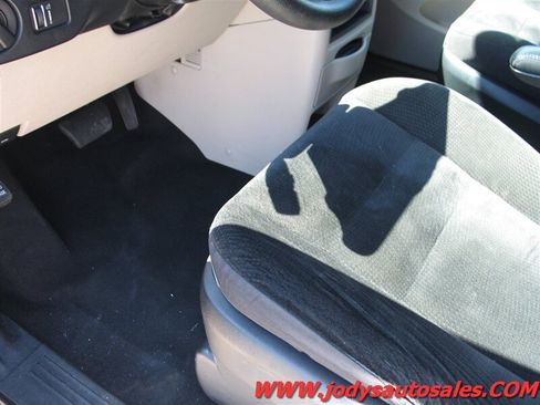 Used 2018 Dodge Grand Caravan SE w/ UConnect Hands-Free Group FWD image 4