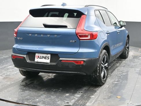 Used 2024 Volvo XC40 B5 Core image 9