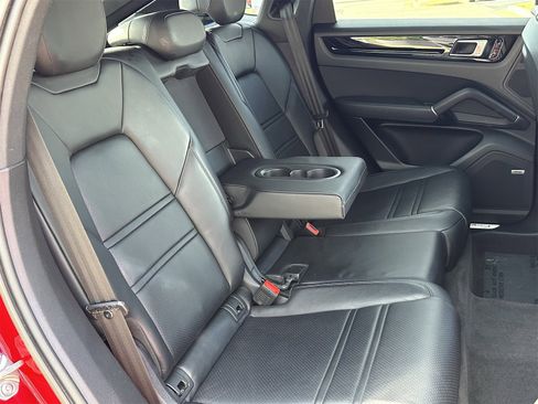 Used 2021 Porsche Cayenne S image 19