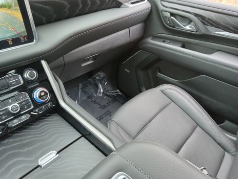 Used 2024 GMC Yukon Denali w/ Denali Reserve Package image 20