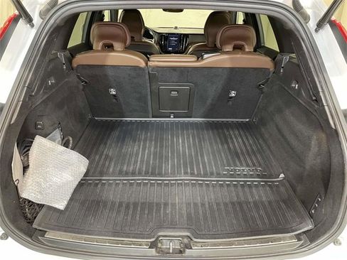 Used 2022 Volvo XC60 T8 Inscription w/ Advanced Package image 18