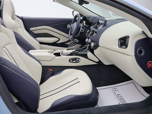 Used 2022 Aston Martin V8 Vantage Roadster RWD image 34