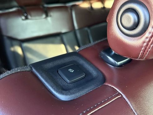 Used 2020 Ford Explorer Platinum w/ Premium Technology Package image 46