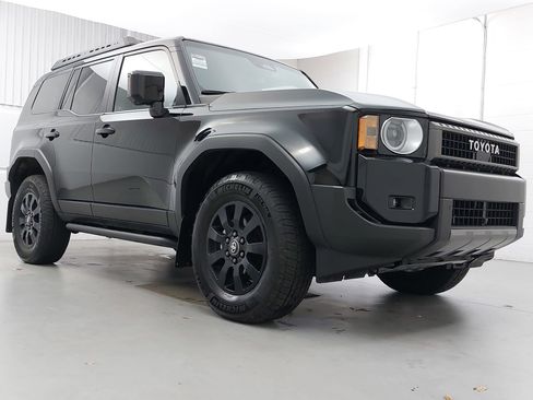 Used 2024 Toyota Land Cruiser image 9