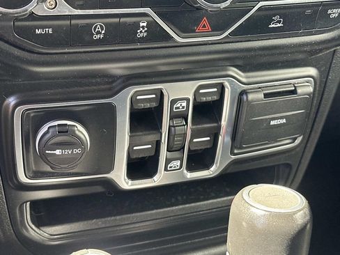 Used 2022 Jeep Gladiator Overland w/ Popular Equipment Package AWD/4WD image 20