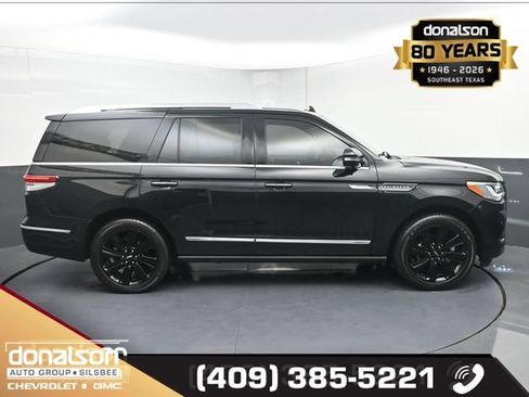 Used 2023 Lincoln Navigator Reserve AWD/4WD image 2