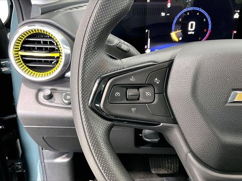 Used 2025 Chevrolet Trax LT FWD image 21