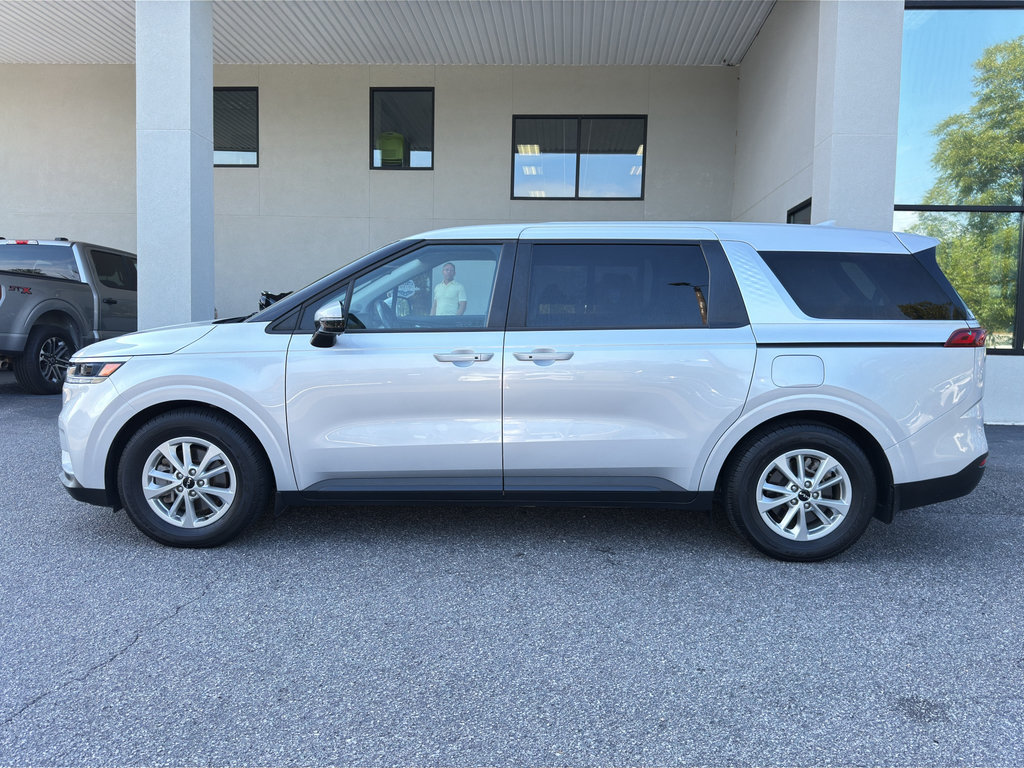 Used 2023 Kia Carnival LX FWD image 5
