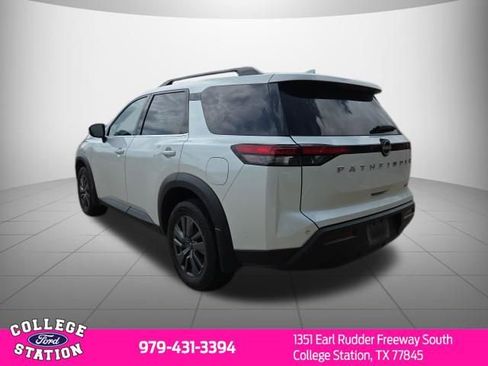 Used 2024 Nissan Pathfinder SV image 4
