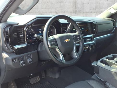 Used 2025 Chevrolet Silverado 2500 LT w/ Convenience Package AWD/4WD image 5