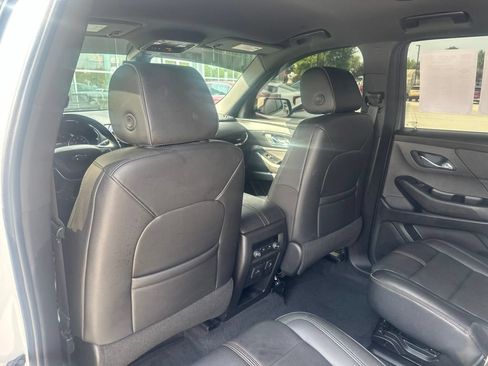 Used 2022 Chevrolet Traverse RS FWD image 27