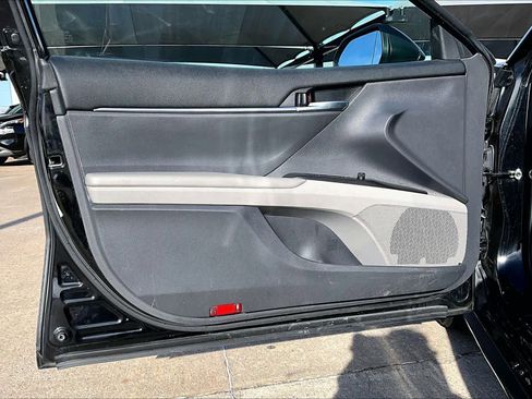 Used 2021 Toyota Camry LE image 21