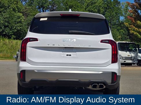 Used 2025 Kia Telluride S FWD image 3